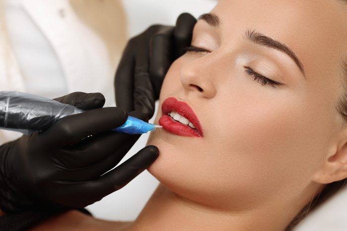 El maquillaje permanente, micropigmentación, es una buena opción para las que quieran lucir un look natural todo el tiempo.