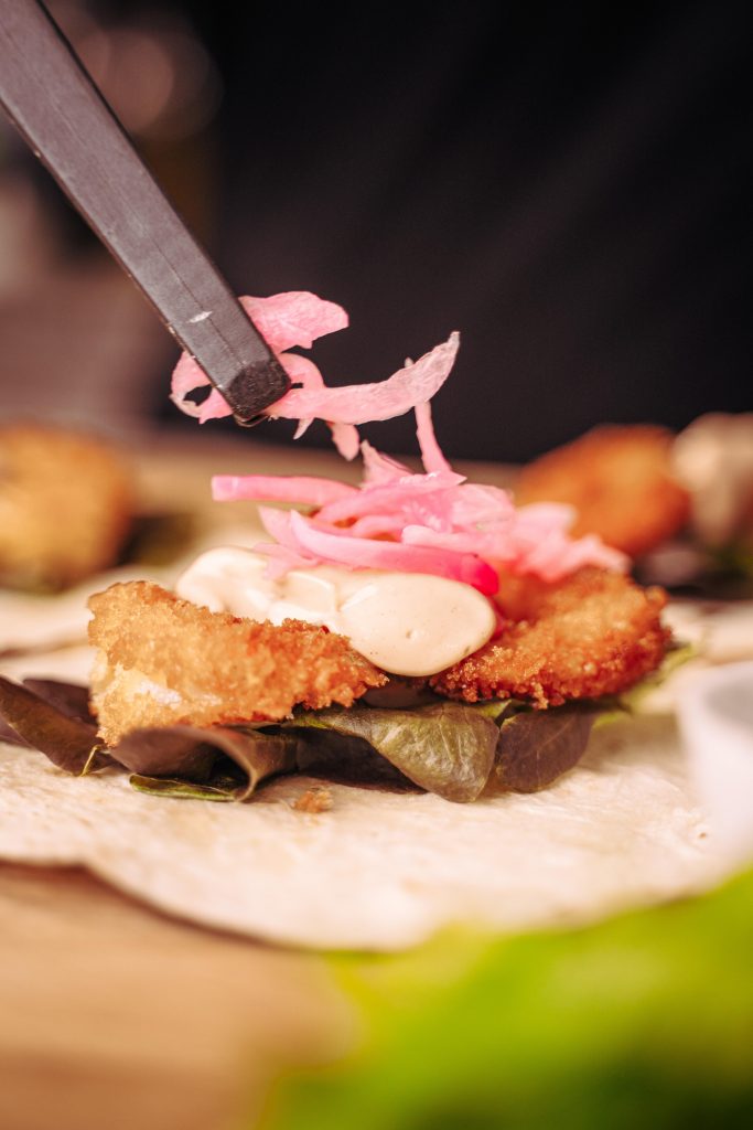 tacos de camarones fritos
