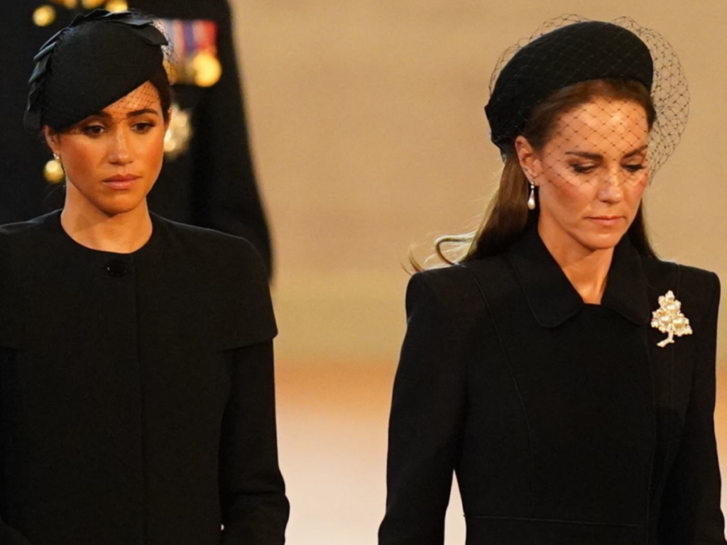 Meghan Markle y Kate Middleton en el funeral de la reina Isabel II.